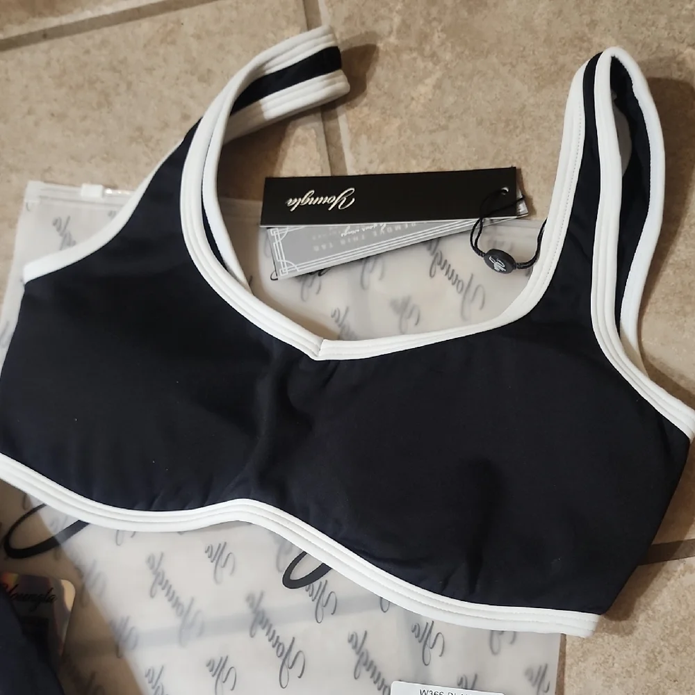 YoungLA Elevate Flare Set - Picture 2 of 5